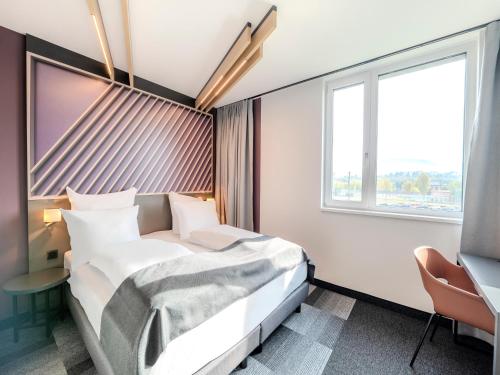 Postel nebo postele na pokoji v ubytování B&B HOTEL Offenburg-Hbf