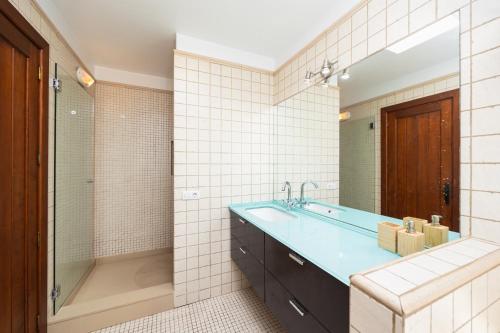 a bathroom with a blue sink and a shower at Villa Asomada in La Asomada