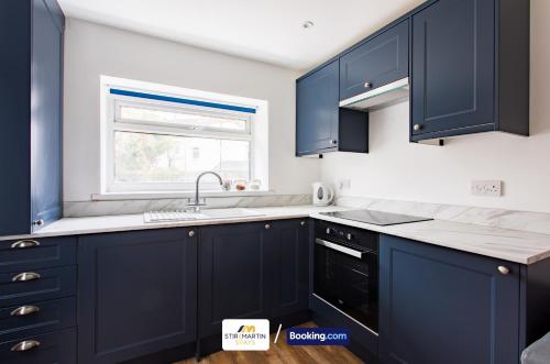 2 Bed Apartment By StirkMartin Stays Short Lets & Serviced Accommodation Cardiff With Free Parking & 7mins to City Centre photo 12