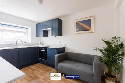 2 Bed Apartment By StirkMartin Stays Short Lets & Serviced Accommodation Cardiff With Free Parking & 7mins to City Centre photo 11