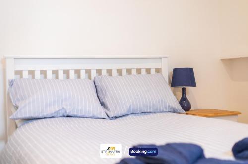 2 Bed Apartment By StirkMartin Stays Short Lets & Serviced Accommodation Cardiff With Free Parking & 7mins to City Centre photo 17