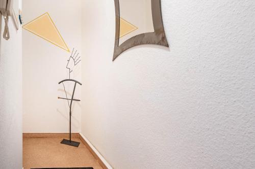 a corner of a room with a white wall and a lamp at Kolbatzer Mühle in Lychen