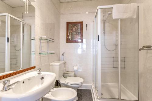 Ένα μπάνιο στο Great Location! 2BD,2 Bath in Centre of Edinburgh