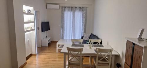 Xenia's Elegant Acropolis Suite