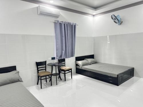 Postel nebo postele na pokoji v ubytování Nhà Nghỉ Khanh Trần