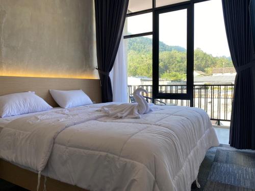 Postel nebo postele na pokoji v ubytování Loren Hotel Kopeng