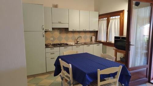 Kuchyňa alebo kuchynka v ubytovaní Casa Olivo Le ginestre