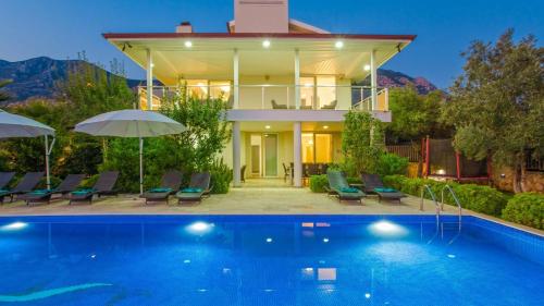 Billede fra billedgalleriet på Kalkan 5 Bedroom Luxury Villa 7073 i Kalkan