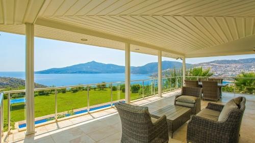 Billede fra billedgalleriet på Kalkan 5 Bedroom Luxury Villa 7073 i Kalkan