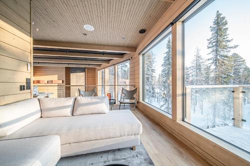 Χώρος καθιστικού στο Kaira Chalet by Aavalevi Holidays