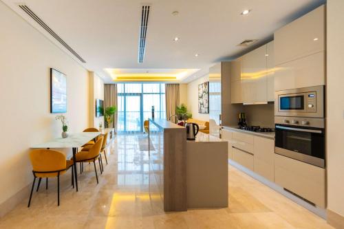 a kitchen and dining room with a table and chairs at Spacious beachfront 2 bedroom apartment - The 8 in Dubai