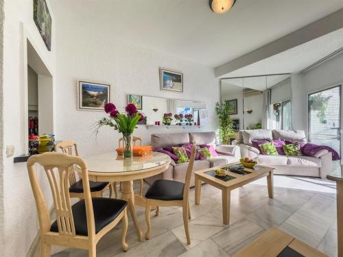 Skol 520C Cozy 1 Bedroom Apartment with Sea and Pool View