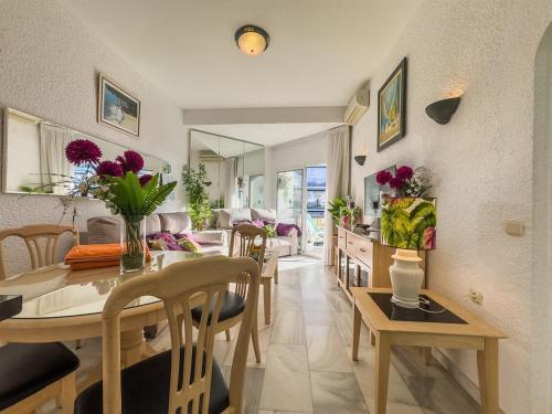 Skol 520C Cozy 1 Bedroom Apartment with Sea and Pool View