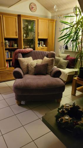 a living room with a couch and a table at Biggy's Apartment in Selb