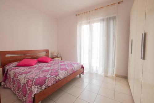 Ένα ή περισσότερα κρεβάτια σε δωμάτιο στο Ficus 3 - Pineto Vacanza