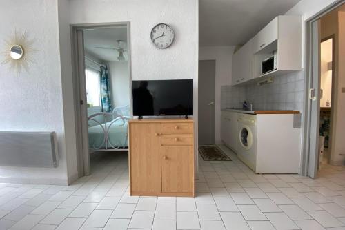 Photo de la galerie de l'établissement Apartment with harbor and pond view, à Frontignan