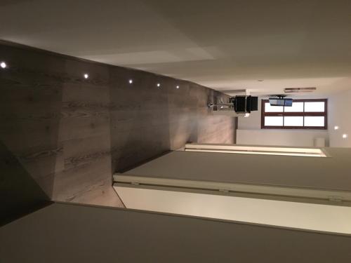 Cette chambre dispose d'une baie vitrée et d'une fenêtre. dans l'établissement Gallo Comfort, à Nice