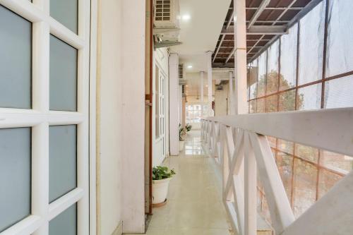 an empty hallway of a building with windows at Super Hotel O Jamrani Formerly White House in Haldwāni