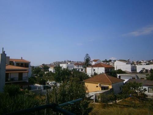 a view of a city with houses and buildings at Pansion Chrisa in Skiathos Town