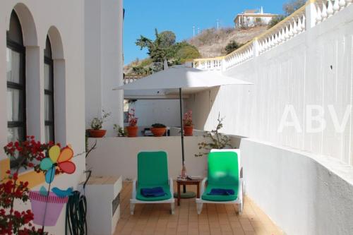 Central 2 bed apartment, terrace and shared pool
