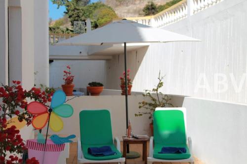 Central 2 bed apartment, terrace and shared pool