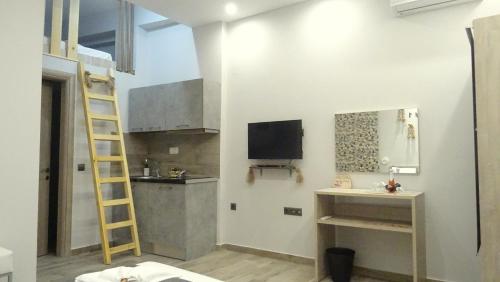a kitchen with a ladder and a sink in a room at RelaxRooms #1 in Skala Marion
