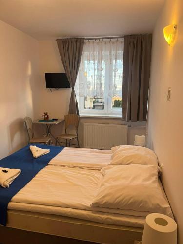 a large bed in a bedroom with a window at Marinas Rewa in Rewa