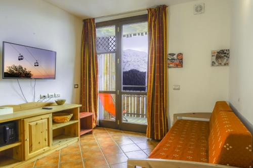 A television and/or entertainment centre at Borgo Stalle Residence