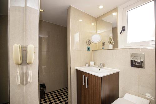 luminous top floor apartment with terrace