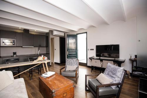 luminous top floor apartment with terrace