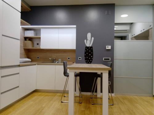 Flexible SelfCheckIns Zagreb 281 - 2 Bedroom Apartment - WiFi - Keybox entry