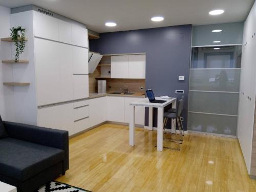 Flexible SelfCheckIns Zagreb 281 - 2 Bedroom Apartment - WiFi - Keybox entry