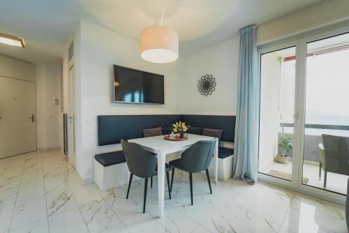 Tessa&Aurora - Incredible Lake View & Pool with Parking