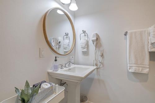 Ein Badezimmer in der Unterkunft The Orenco Station Hotel