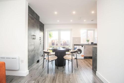 Stylish 3-Bed Home-Liverpool photo 10