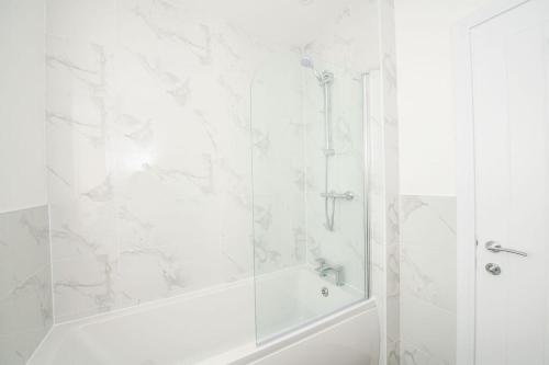 Stylish 3-Bed Home-Liverpool photo 9