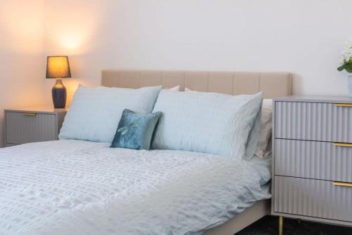 Stylish 3-Bed Home-Liverpool photo 11