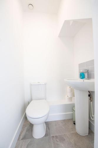 Stylish 3-Bed Home-Liverpool photo 20
