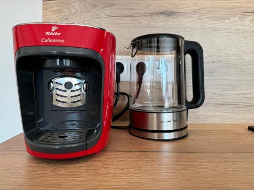 a red appliance sitting on a counter next to a blender at TALBLICK - Apartment mit Panorama in Treffen