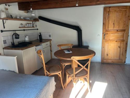 Kuchyň nebo kuchyňský kout v ubytování Apartmán Beskydy Trafika Rožnov pod Radhoštěm