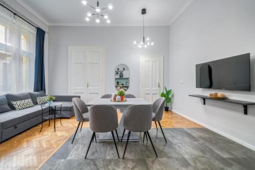 Synagogue 2 Bedroom Apartment S162