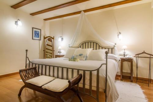 Ένα ή περισσότερα κρεβάτια σε δωμάτιο στο Hotel Tossal d'Altea