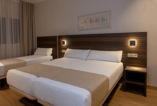 Ένα ή περισσότερα κρεβάτια σε δωμάτιο στο Hotel Belcaire