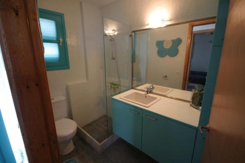 a bathroom with a toilet and a sink and a shower at The Iconpainter Marathi Villa in Kómboi