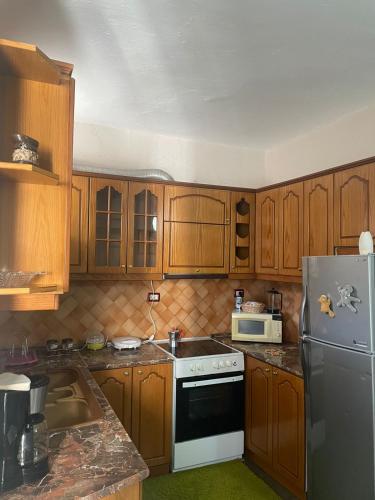 Kuchyň nebo kuchyňský kout v ubytování Ledi's Apartment