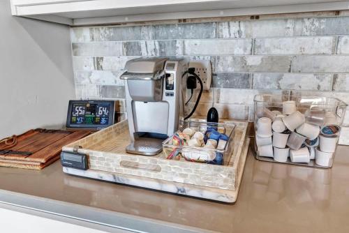 Dapur atau dapur kecil di Spacious 3-BR Home near Lambeau