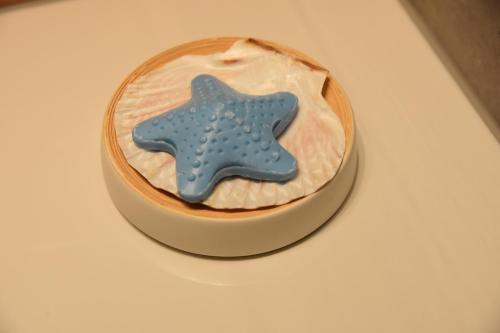 a cupcake with a blue star on top of it at Gdansk Neptun Park apartament 4 osobowy przy plaży in Jelitkowo