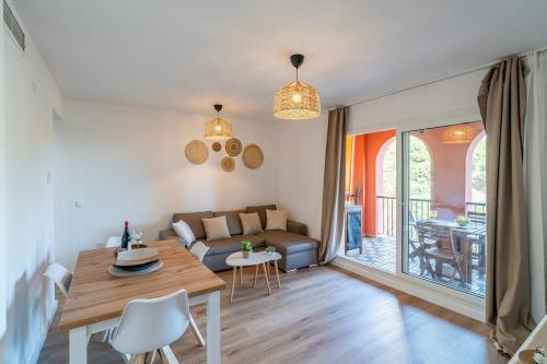 Golf View Apartment, 2 Bedrooms, 2 Bathrooms, Pools,Torrequebrada