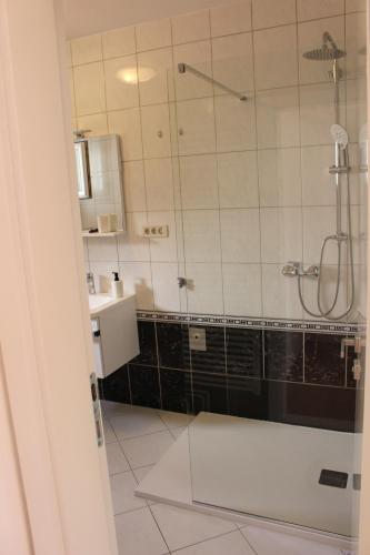 Et badeværelse på Apartments Riljic