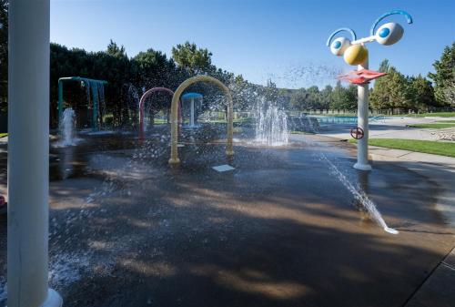 a playground with water fountains in a park at Deschutes River View Eagle Crest in Redmond